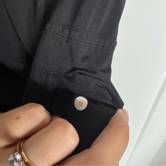 Lululemon Tracker Mid Rise Black Running Shorts Size 6 - Picture 3 of 5